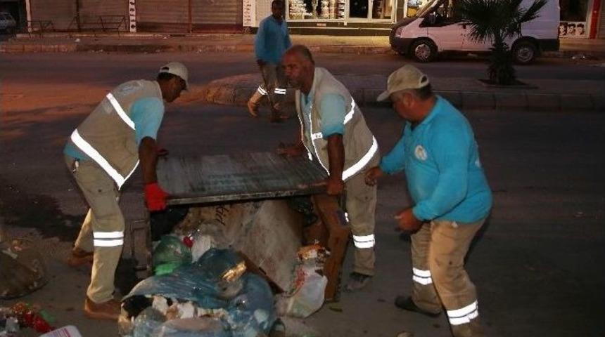 Göstericiler Tarafından Tahrip Edilen Cadde Temizlendi