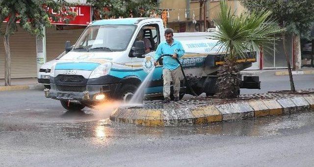 Göstericiler Tarafından Tahrip Edilen Cadde Temizlendi