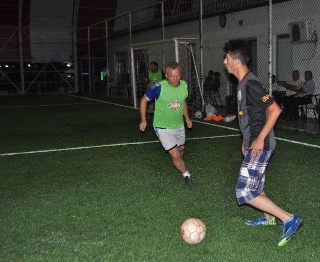 Kaymakam Tanrıkulu, Kurum Amirleri İle Birlikte Halı Sahada Ter Atıyor 1