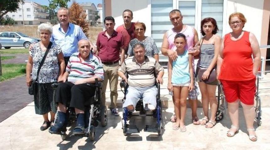 Didim&rsquo;de 2 Engelliye Ak&uuml;l&uuml; Ara&ccedil; Teslim Edildi