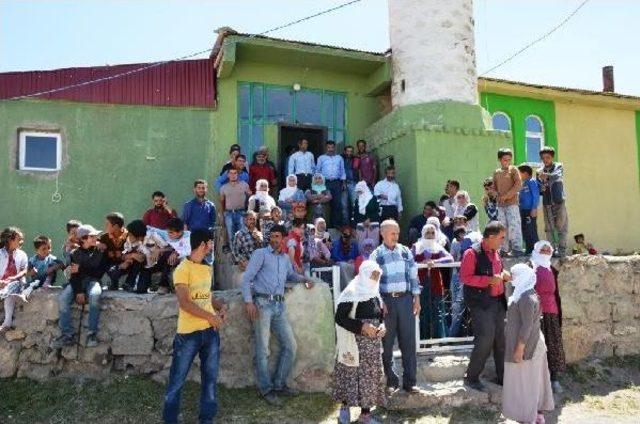 Evleri Hasar G&ouml;rd&uuml;, Camide Kalıyorlar 2