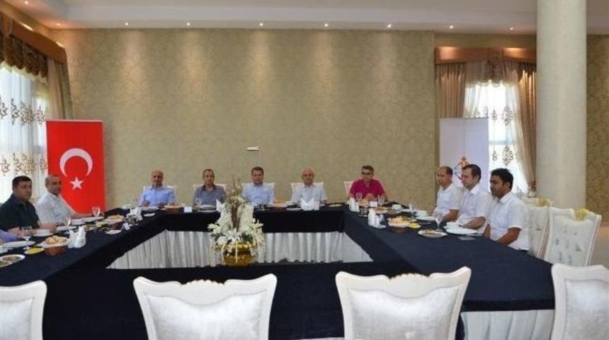 Vali &Ccedil;elik&rsquo;ten Garnizon Komutanı Tuğgeneral Uğur &Ouml;zcan&rsquo;a Veda Yemeği