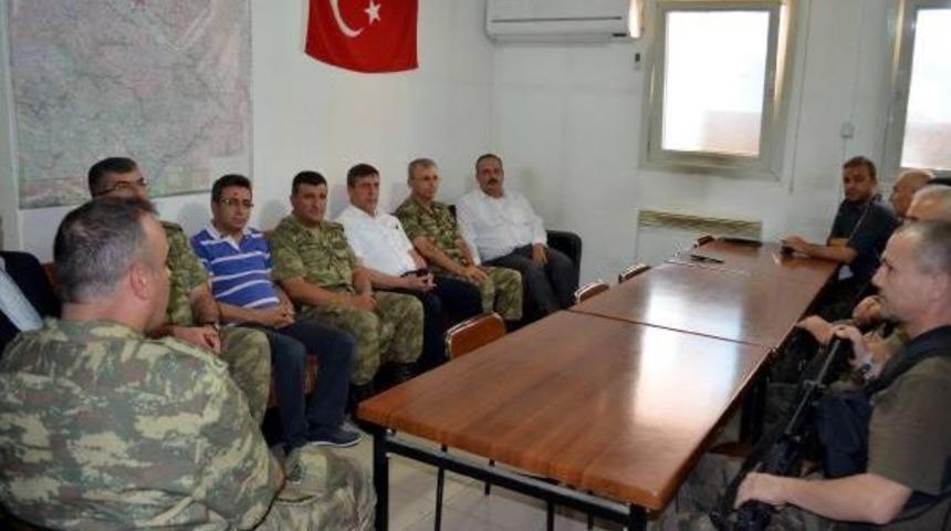 Vali Canbolat, Şehit Komiser Ahmet &Ccedil;amur'un Mesai Arkadaşlarına Başsağlığı Diledi