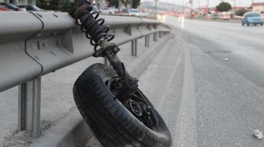 D-100 Derince Geçişinde Kaza: 2 Yaralı