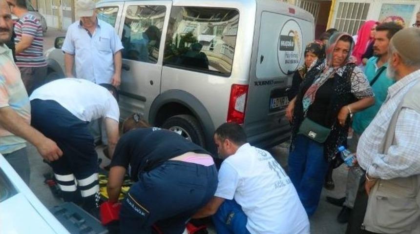 Otomobilin &Ccedil;arptığı Yaya Yaralandı