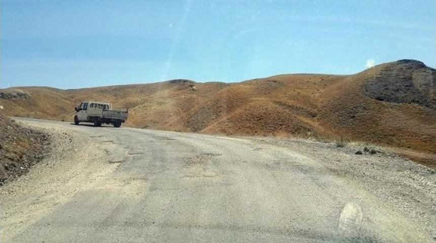 Hakkari-&ccedil;ukurca Karayolu Sekiz G&uuml;nd&uuml;r Ulaşıma Kapalı