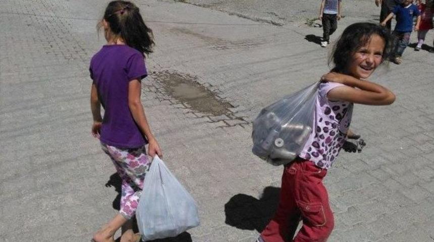 &Ccedil;ocuklar Gaz Kaps&uuml;l&uuml; Satarak Para Kazanıyor