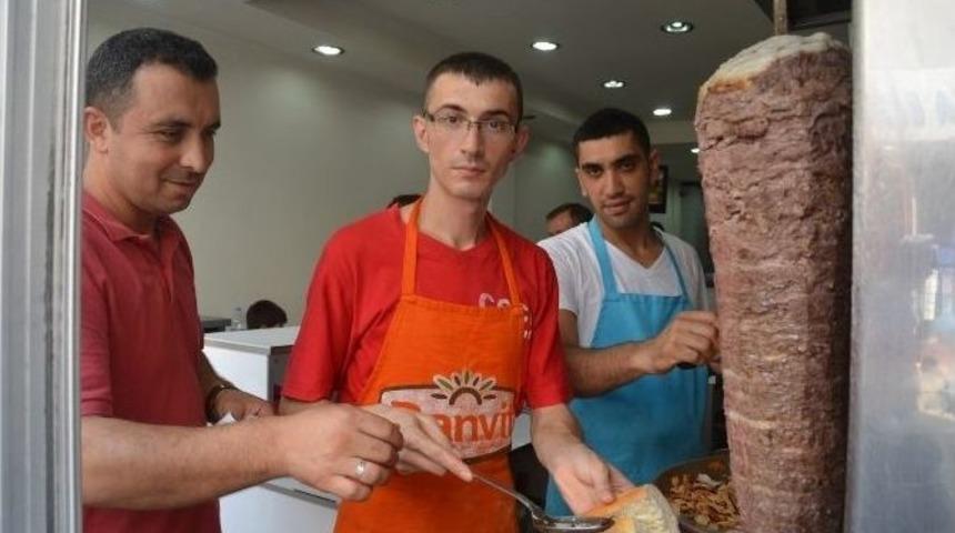 D&ouml;ner Ustalarının Sıcakla İmtihanı