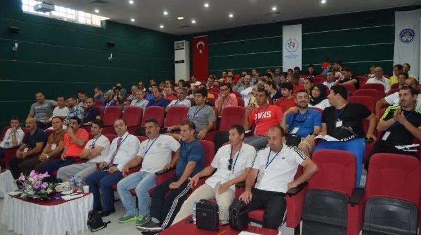 Trabzon&rsquo;da Antren&ouml;rlere "bağımlılık İle M&uuml;cadelede Farkındalık" Eğitimi