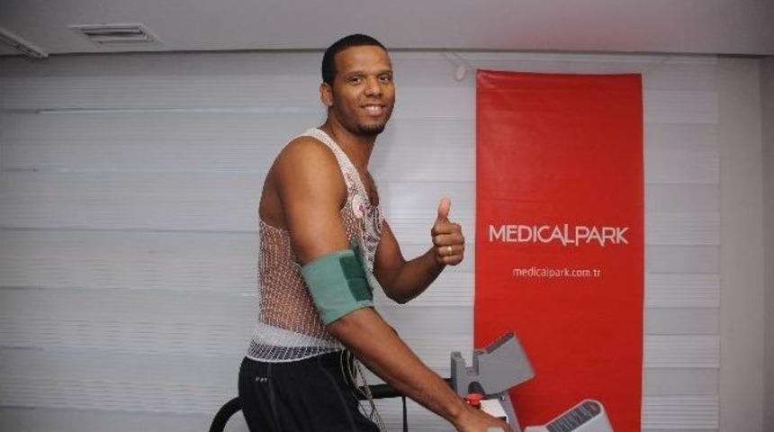 Tofaş&rsquo;ın Yeni Transferi Samuel Mejıa Sağlık Kontrol&uuml;nden Ge&ccedil;ti