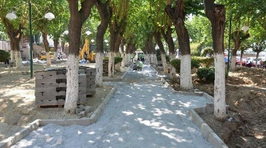 Kuşadası&rsquo;nda Parklar Yenileniyor