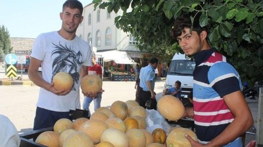 Tezgahları Doğal &Uuml;r&uuml;nler S&uuml;sl&uuml;yor