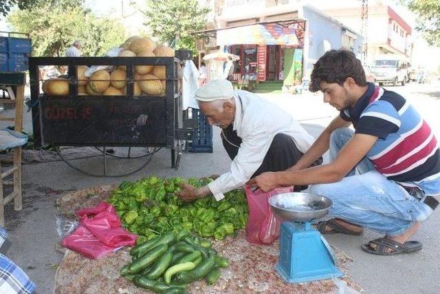 Tezgahları Doğal &Uuml;r&uuml;nler S&uuml;sl&uuml;yor 3