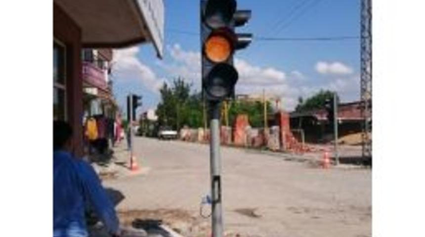 İhsaniye’de Bir Çok Bölgeye Trafik Işığı Dikildi