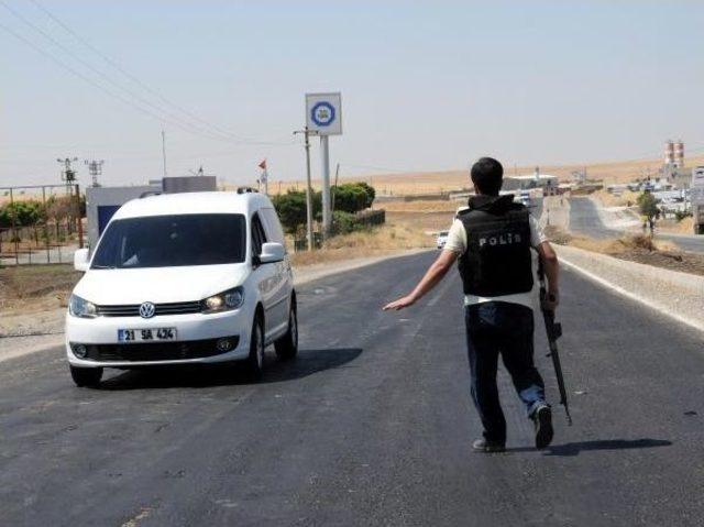 Sokağa &Ccedil;ıkma Yasağı Olan Silvan da &Ccedil;atışma; 1 &Ouml;l&uuml;, 1 Yaralı (2) 3