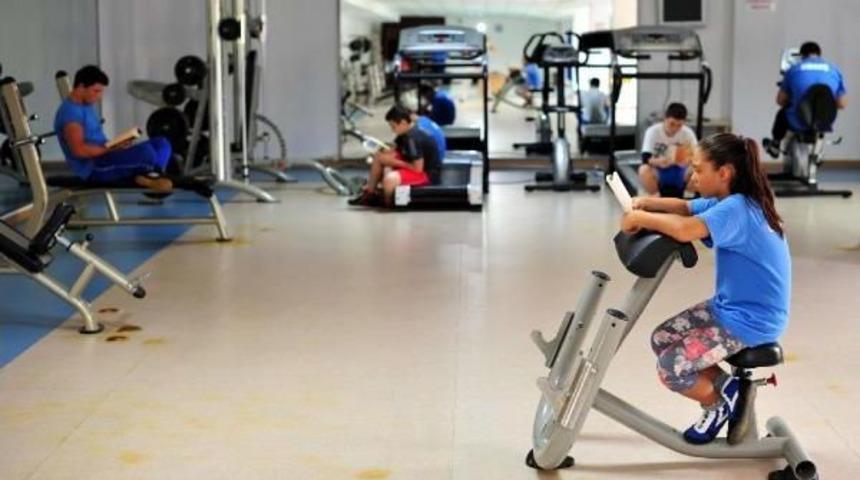 G&uuml;reş&ccedil;ilere Antrenman &Ouml;ncesi Kitap Okuma Zorunluluğu