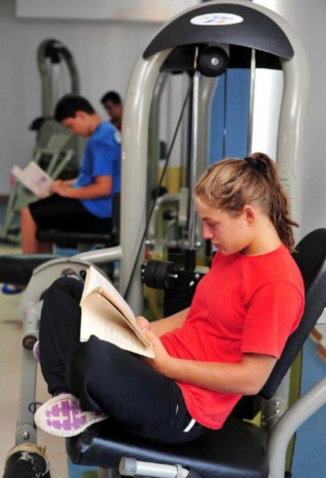 G&uuml;reş&ccedil;ilere Antrenman &Ouml;ncesi Kitap Okuma Zorunluluğu 2