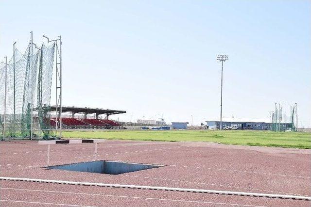 Akkent Olimpik Atletizm Pisti A&ccedil;ılış İ&ccedil;in G&uuml;n Sayıyor 1