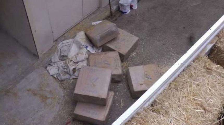 Saman Balyaları Arasında Ka&ccedil;ak Sigaraya 3 G&ouml;zaltı