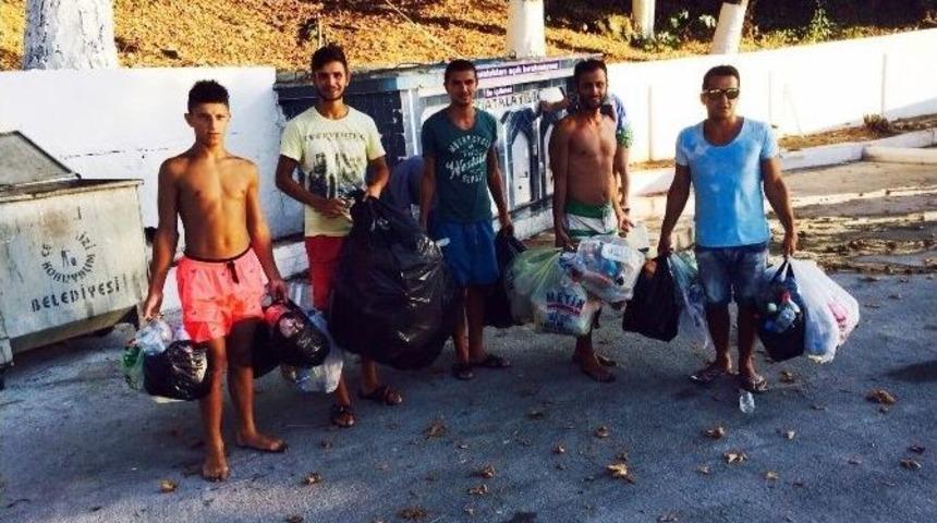 Plaj G&ouml;revlileri Ve Vatandaşlar Sahilde Temizlik Yaptı