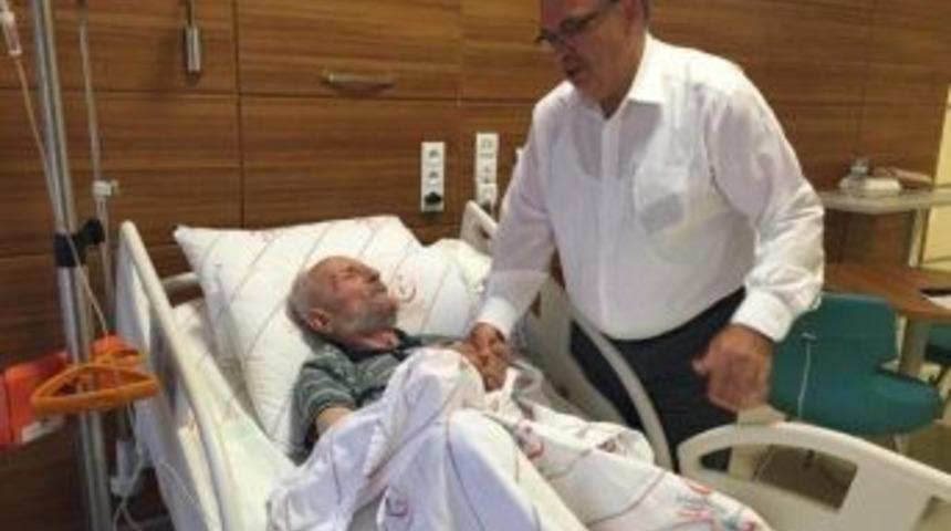 Başkan Kutlu Yatan Hastaları Ziyaret Etti