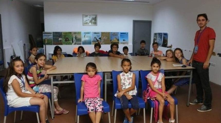 &Ccedil;ocuklar Sualtının Gizemli D&uuml;nyasını Keşfediyorlar