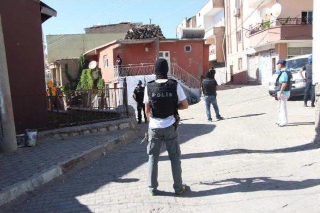 Şırnak'ta Pkk Polisle Çatıştı: 2 Kadın Yaralı (2)