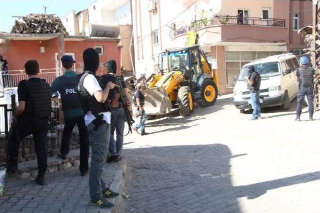 Şırnak'ta Pkk Polisle Çatıştı: 2 Kadın Yaralı (2)