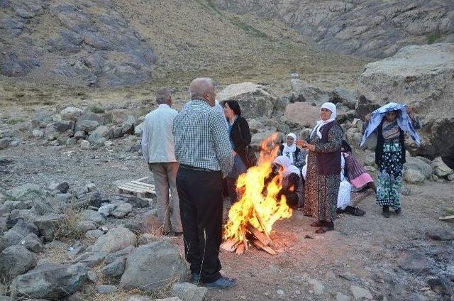 Yüksekova’da ‘canlı Kalkan’ Eylemi