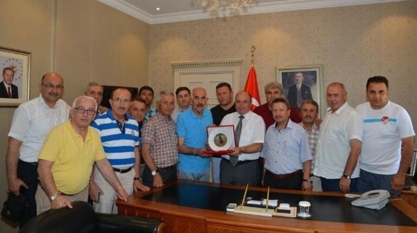 Seher Vakti Spor Ekibi Vali Amir &Ccedil;i&ccedil;ek&rsquo;i Ziyaret Etti