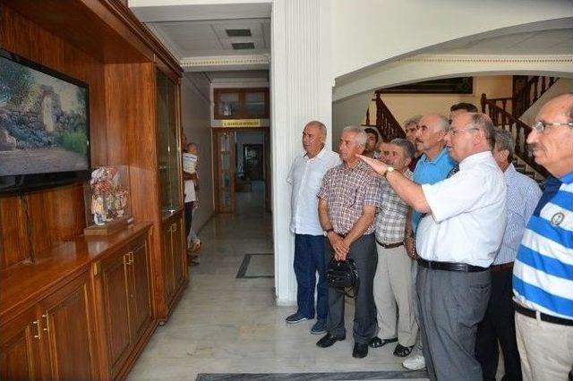 Seher Vakti Spor Ekibi Vali Amir &Ccedil;i&ccedil;ek&rsquo;i Ziyaret Etti 1