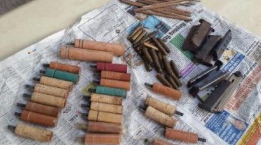 Şarj&ouml;r, Işaret Fişekleri Ve Mermiler Adliye Taşınırken Kalmış