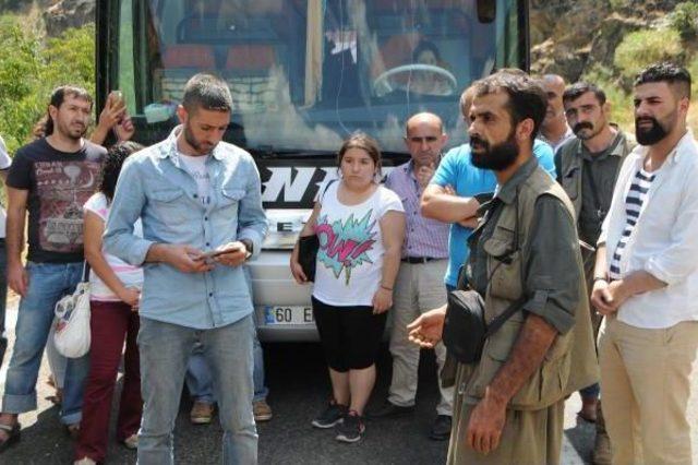 Pkk'lılar Tunceli'de Erzincan Ve Ovacık Karayollarını Kesti