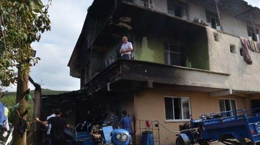 3 Katlı Bina Alevlere Teslim Oldu