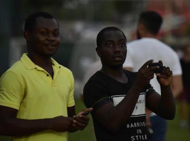 Eto’O Antrenmana Baklavayla Başladı