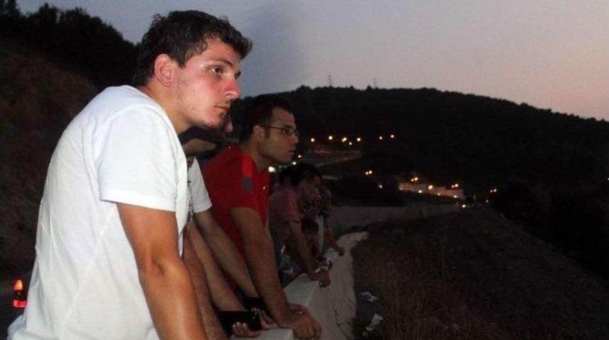 Ambulansı Ve Polisi G&ouml;ren Durdu