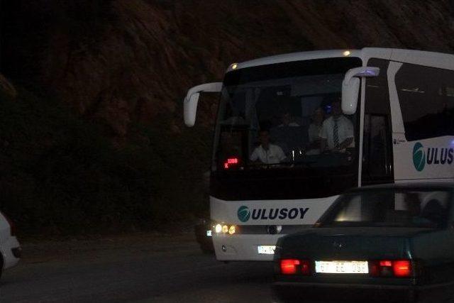 Ambulansı Ve Polisi Gören Durdu