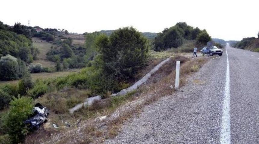 Otomobil U&ccedil;uruma Yuvarlandı: 1 &Ouml;l&uuml;, 1 Yaralı