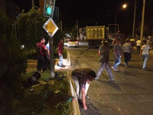 Freni Boşalan Kamyonun Çarptığı Otomobilin Sürücüsü Yaralandı 1