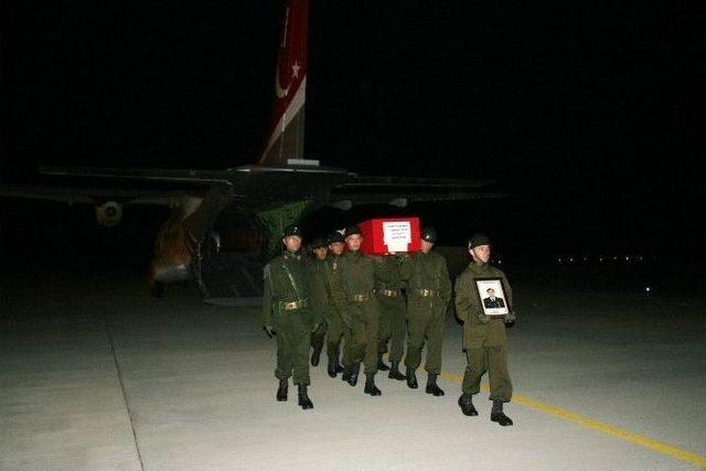 Van&rsquo;da Şehit Olan Uzman &Ccedil;avuşun Naaşı Memleketi Afyonkarahisar&rsquo;a Getirildi 1