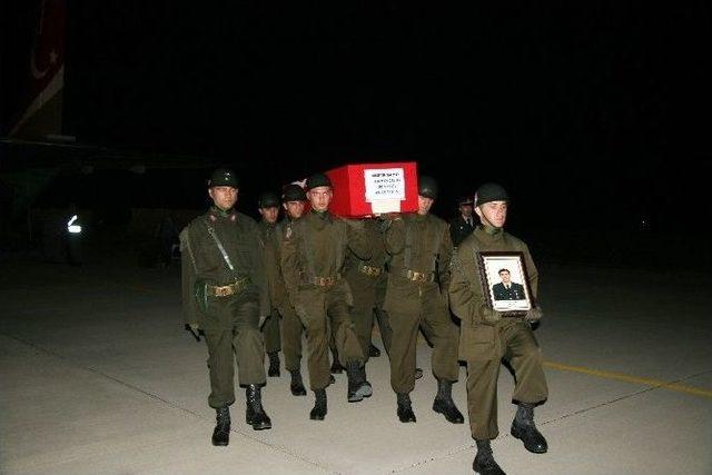 Van&rsquo;da Şehit Olan Uzman &Ccedil;avuşun Naaşı Memleketi Afyonkarahisar&rsquo;a Getirildi 2