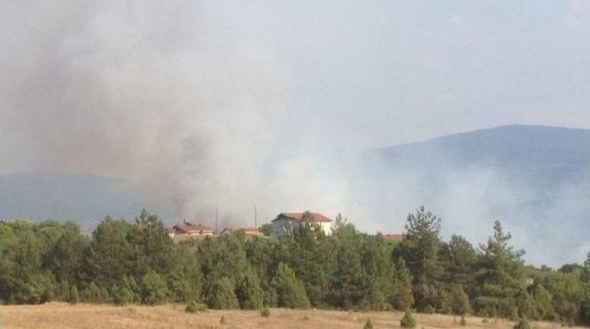 Ara&ccedil;&rsquo;ta &Ccedil;ıkan Yangında 1 Samanlık Ve 2 Ahır K&uuml;le D&ouml;nd&uuml;