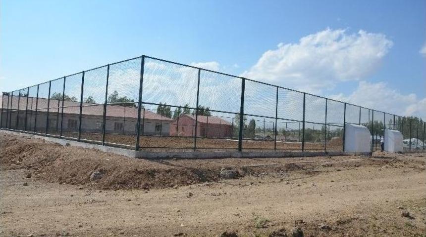 Erciş Belediysi&rsquo;nden Semt Sahası &Ccedil;alışması