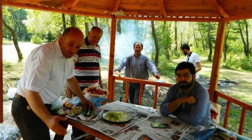 Yaz Kuran Kursuna Katılan &Ouml;ğrencilere Piknik Ziyafeti