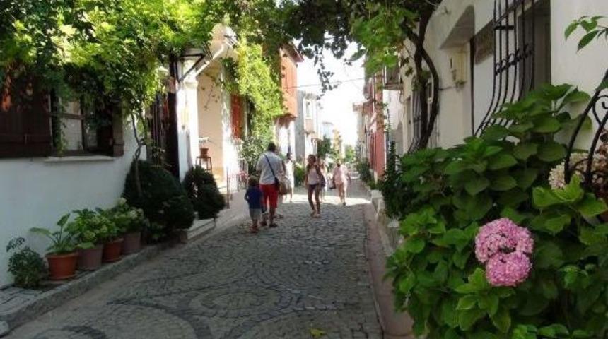 Yerli Turistin G&ouml;zdesi Bozcaada
