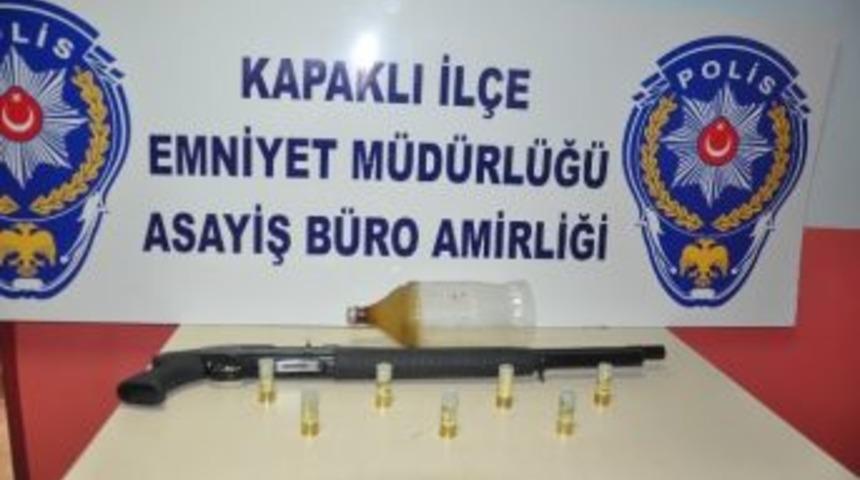 Evinden Pompalı T&uuml;fek, Aracından Uyuşturucu &Ccedil;ıktı