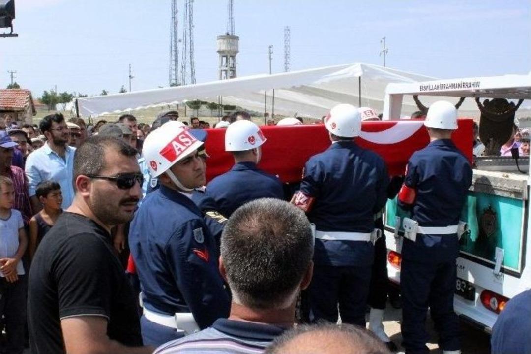 Şehit Uzman &Ccedil;avuş Son Kez Baba Ocağında