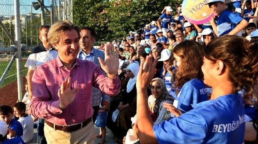 Beyoğlu&rsquo;nda &Ccedil;ocukların Y&uuml;z&uuml; Yaz Spor Okullarıyla G&uuml;ld&uuml;