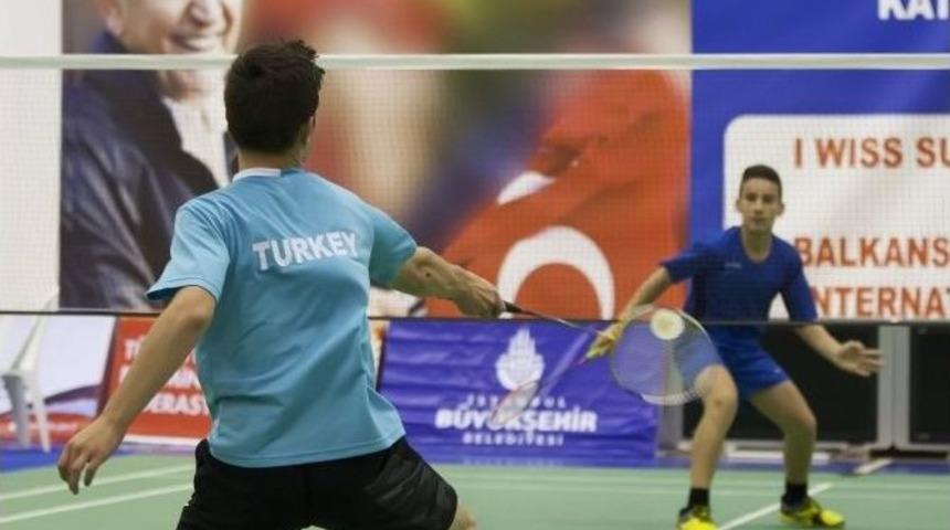 Badmıntonda Raketler Rekor İ&ccedil;in Kalkacak