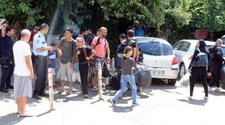 Bodrum Parklarındaki M&uuml;lteciler Uzaklaştırıldı